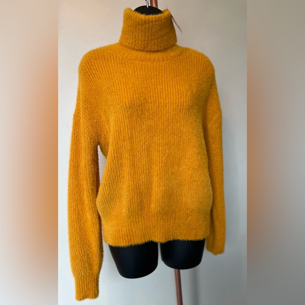 NWT CODE x MODE Women’s Mustard Polyester Sweater Size LARGE Turtleneck